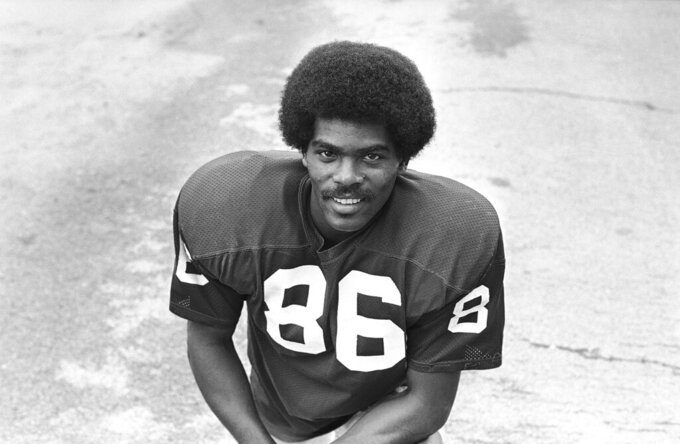 FILE - St. Louis Cardinals football player Marlin Briscoe (86) is shown in August 1975. Marlin Briscoe, the first Black starting quarterback in the American Football League, died Monday, June 27, 2022. His daughter, Angela Marriott, told The Associated Press that Briscoe, 76, died of pneumonia at a hospital in Norwalk, California. (AP Photo/File)