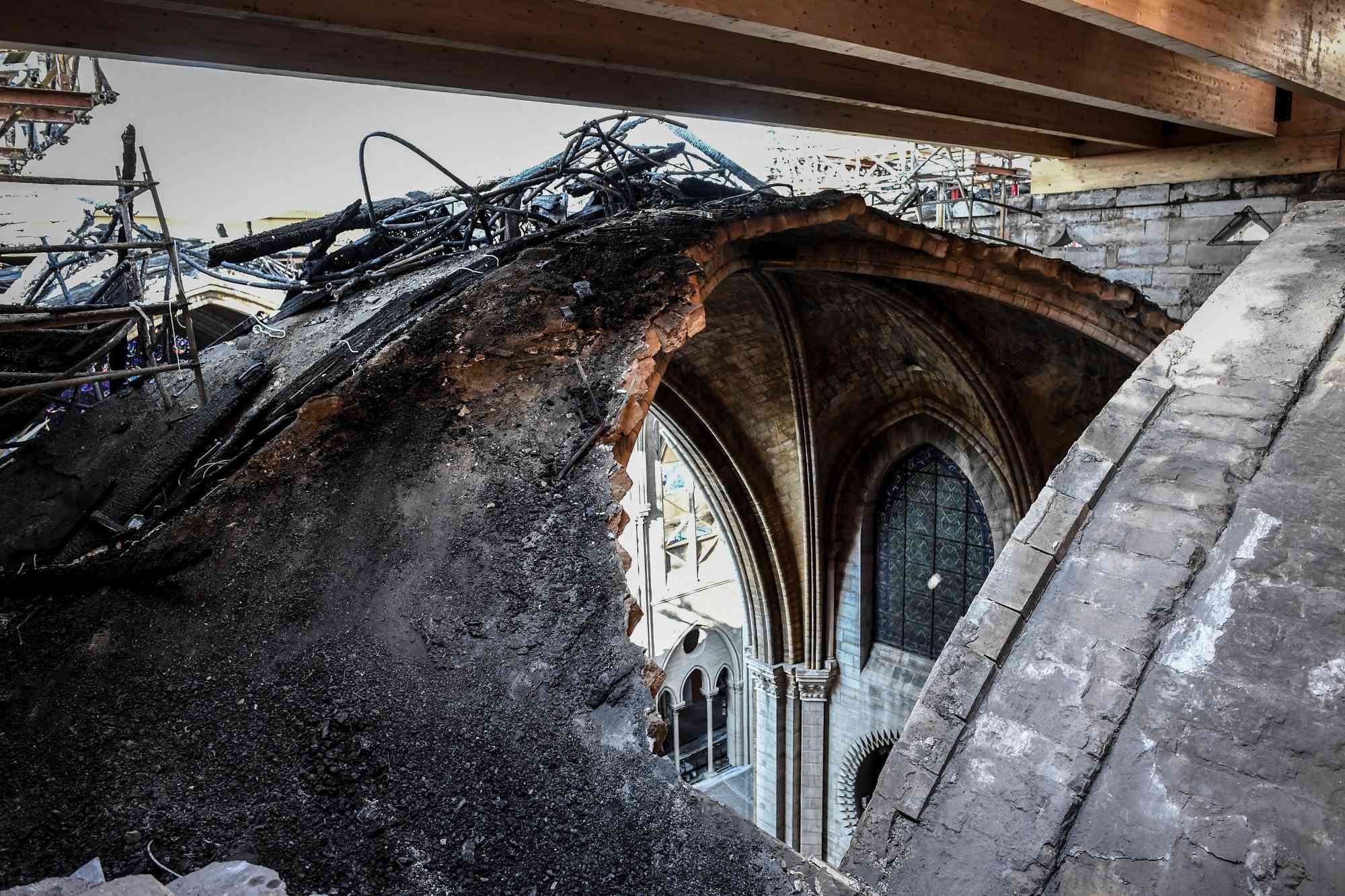 Нотр-дам-де-пари собор после пожара
