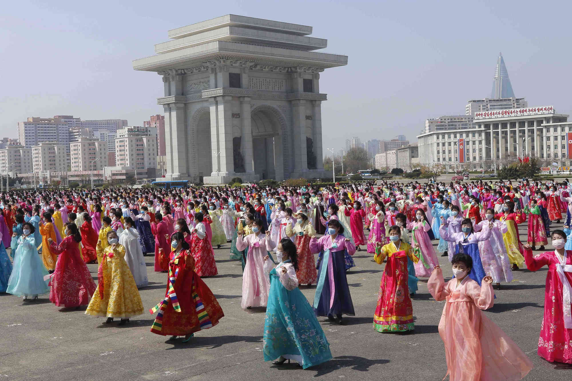 Корея запад. Северная Корея Пхеньян. Корейская народно-Демократическая Республика столица. Северная Корея Пхеньян люди. Улицы Северной Кореи 2022.